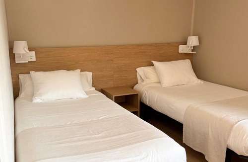 Cubells House | Hostal Restaurant Roma