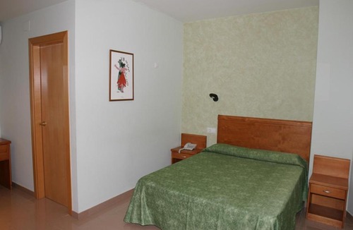 San Sadurni Hotel | Hotel Fonda Neus