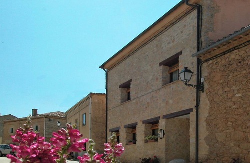 Alcubilla del Marques Cottage | House for 16 next to Burgo de Osma. Hiking, wine, castles. Pets