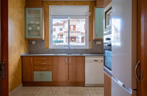Creixell House | House in Creixell: Private Pool, Parking, Terrace, Air Conditioning, Sleeps 8