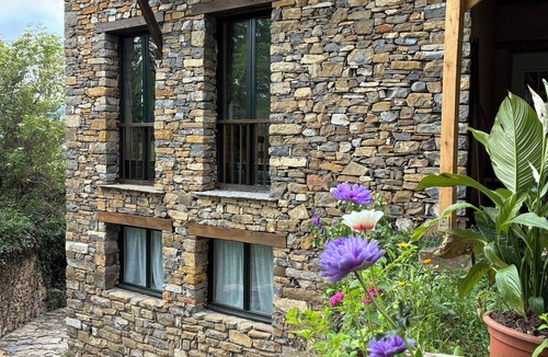 Vio Cottage | House in Ordesa National Park, birdwatching, swimming in turquoise waters.