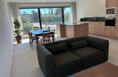 El Catllar Ski Chalet | House with garden, pool and barbecue in front of golf and forest, minutes from the beach.