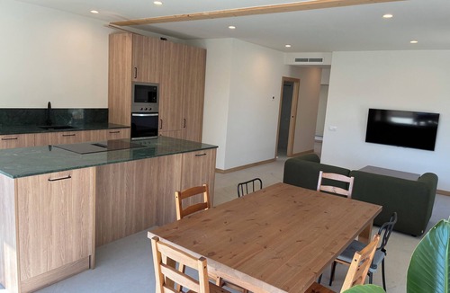 El Catllar Ski Chalet | House with garden, pool and barbecue in front of golf and forest, minutes from the beach.