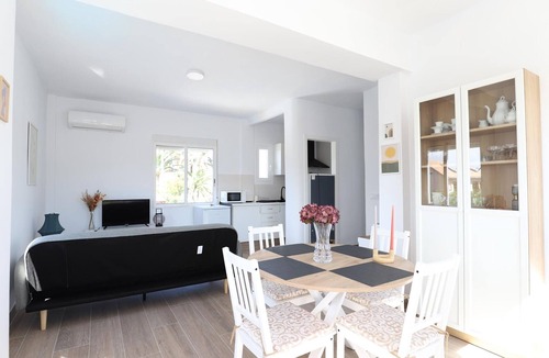 Almarda Villa | Independent villa 200m from Almardá beach with shared garden and pool