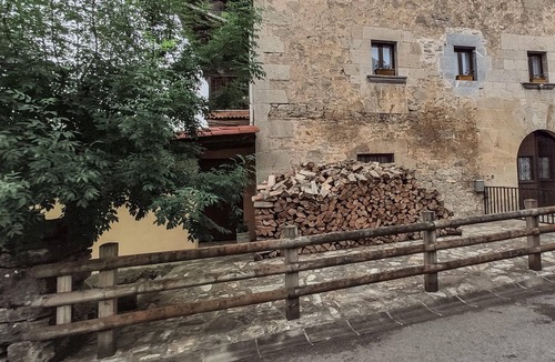 Larraun House | Juansarenea -Suzar: Spacious, cozy house with views in Navarre