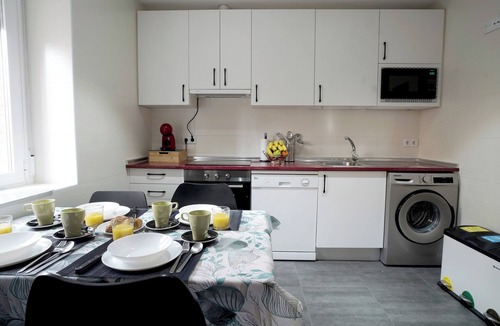 Prado Sancho Apartment | Just 10 minutes from the City Walls! An ideal home for friends and families.