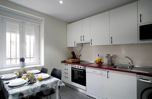 Prado Sancho Apartment | Just 10 minutes from the City Walls! An ideal home for friends and families.