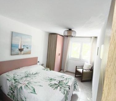 Sant Carles de la Rapita Apartment | La Rapita -Spain 5-Min Walk to the sandy Beach, Modern 3 bed Flat