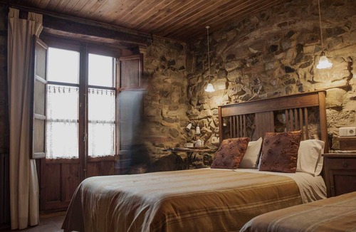 Les Irles House | Les Velles Escoles