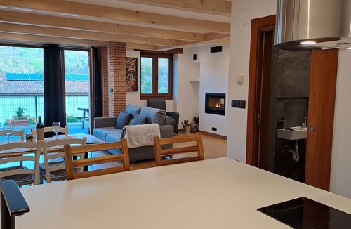 Sumbilla Apartment | Loft con Encanto e Hidromasaje en Navarra, Cerca de Baztan