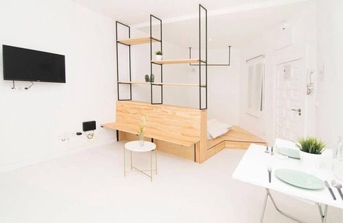 Embajadores Apartment | Loft de Diseño en Pleno Centro de Madrid, Calle Torrecilla del Leal, by Batuecas