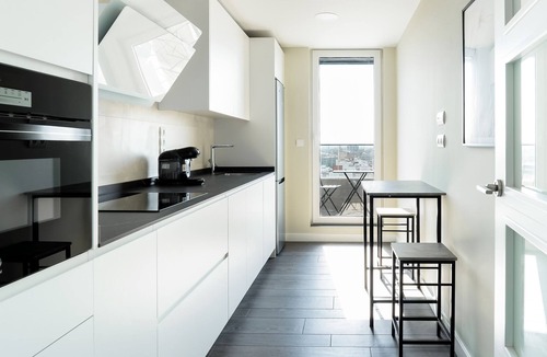 La Almozara Apartment | LOIRA TORRE 1: Panoramic Luxury in Zaragoza