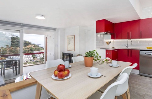 Tossa de Mar Apartment | Lovely apartment for 4 people with A/C, WIFI, TV and terrace