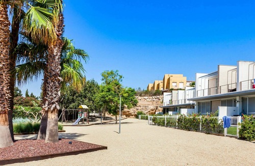 L'Ampolla House | Lovely apartment in villa for 5 guests with WIFI, pool, A/C, TV, patio and pets allowed