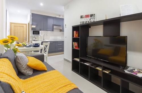 Castillejos Apartment | Luxe Apartment Madrid North Real Madrid Stadium HGA5