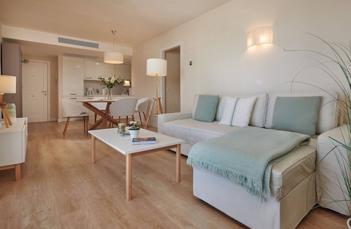 Sant Llorenc des Cardassar Apartment | Modern apartment in Sa Maniga/4floors, elevator, on the beach, 2 bedrooms, 2 balconies, sea view, Wifi