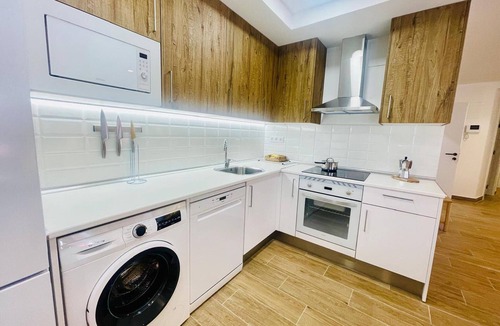 Jaca Apartment | Modern 2-Bedroom Apartment, Air-Conditioned in Jaca Centre