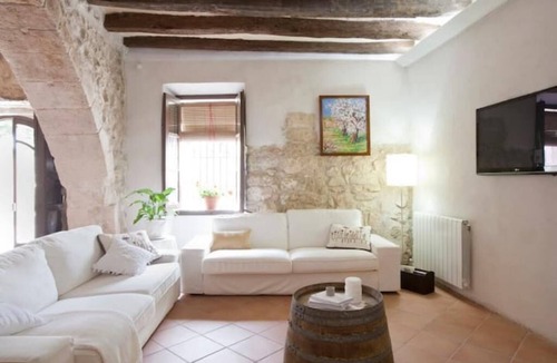 Subirats House | Modern Cottage in Wine Area