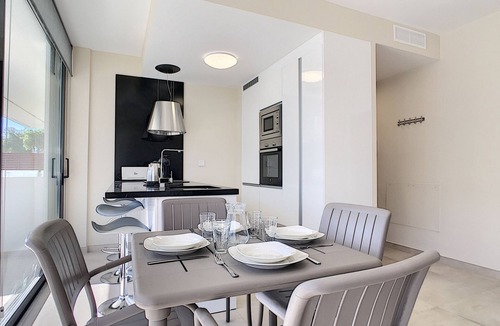 Mar de Cristal Apartment | Modern, pool view, south east facing