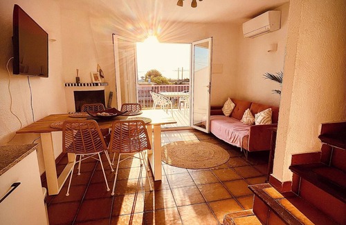 Oliva House | Nestled in the Valencian orange groves, footsteps away from the Mediterean Sea