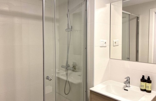 El Cabanyal Bed & Breakfast | NEW renovated room in Malvarrosa Beach (No A/C)