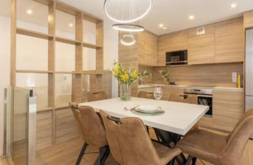 Castellana Apartment | Newly Renovated Designer Apartment in Madrid’s Exclusive Salamanca District