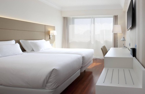 San Juan Hotel | NH Pamplona Iruña Park
