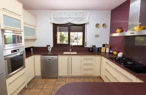 Vacarisses Villa | Peaceful, large garden with pool - 30km from Barcelona!