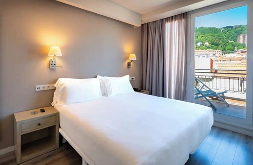 Castanos Hotel | Perfect Studio for Art + Culture Lovers in Bilbao's Prime Location