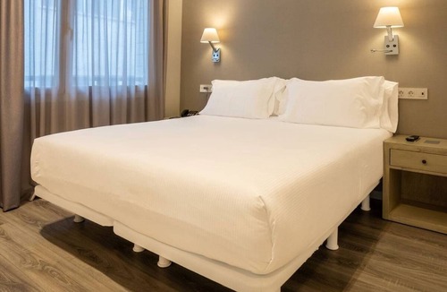 Castanos Hotel | Perfect Studio for Art + Culture Lovers in Bilbao's Prime Location