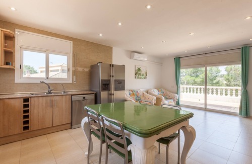 Olivella House | Pet-Friendly Holiday Home "Villallop" with Mountain View, Pool & Wi-Fi