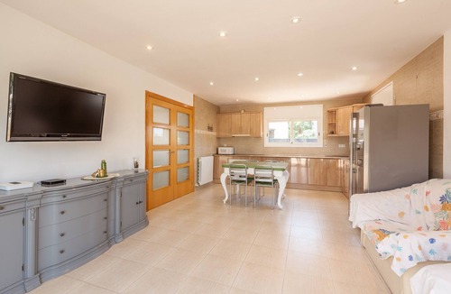 Olivella House | Pet-Friendly Holiday Home "Villallop" with Mountain View, Pool & Wi-Fi