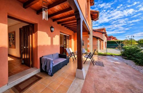 La Franca Ski Chalet | Playa de La Franca, jardín y WiFi - Casa Freya