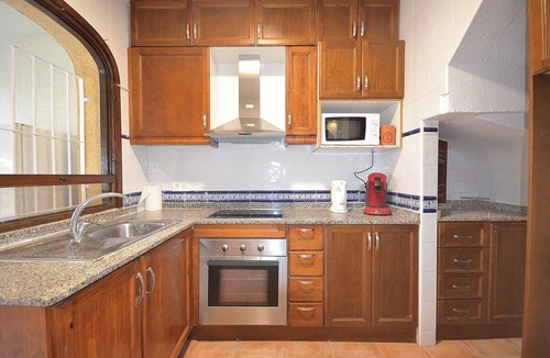 Mutxamel House | Pleasant townhouse with swimming pool, hydro-massage showers