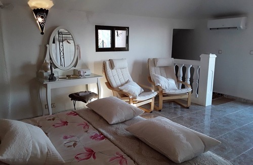 Montroi House | PRINCIPAL SUITE + PRIVATE TERRACE + SWIMMING POOL +MONTROY NEAR VALENCIA
