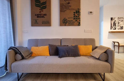 Poble Nou Apartment | QEhome · Free EV Parking · 50min Barcelona · Near Montserrat