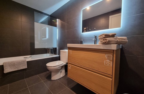 Poble Nou Apartment | QEhome · Free EV Parking · 50min Barcelona · Near Montserrat