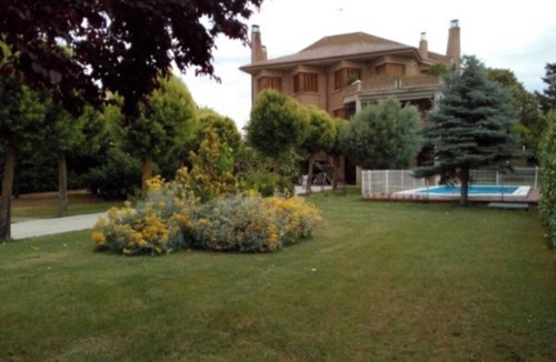 Olite Cottage | Quiet, fully furnished house with a pool, barbecue, and large garden