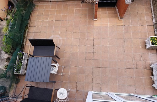 Burgos House | Quiet terraced house in Burgos with garden, river views and good connections