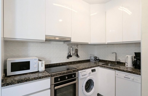 Torrevieja Apartment | R-66-B Apartment with Private Terrace and Pool 900 m from the Beach