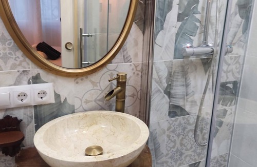 Les Roquetes Apartment | Room With Private Bathroom