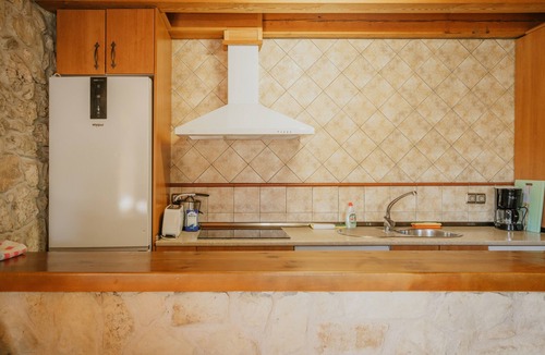 Castro de Fuentiduena House | Rural House 'Gemelas Del Duratón' with Mountain Views, Private Garden and Wi-Fi