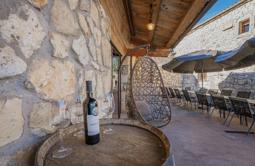 Castro de Fuentiduena House | Rural House 'Sanz' with Mountain Views, Shared Pool and Wi-Fi