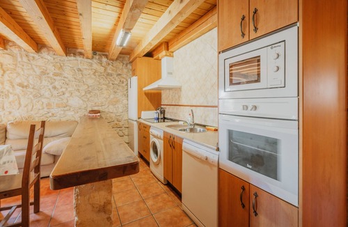 Castro de Fuentiduena House | Rural House 'Peña' with Mountain Views, Shared Pool and Wi-Fi