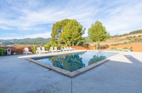 Torrelles de Foix House | Rural house 'Can Cruset' with mountain views, private pool, and Wi-Fi