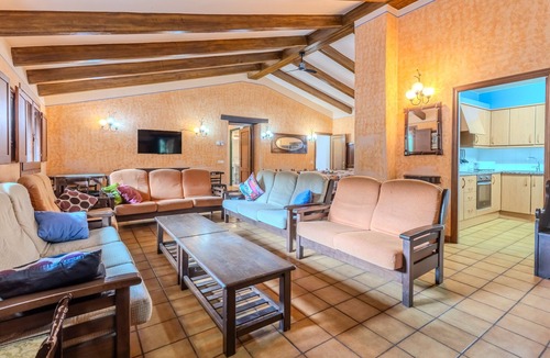 Sant Esteve d'en Bas House | Rural House 'Can Guidic' with Mountain Views, Private Pool and Wi-Fi