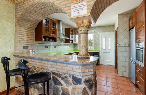 Pliego House | Rural House 'Cavila' with Lake Views, Wi-Fi and Air Conditioning