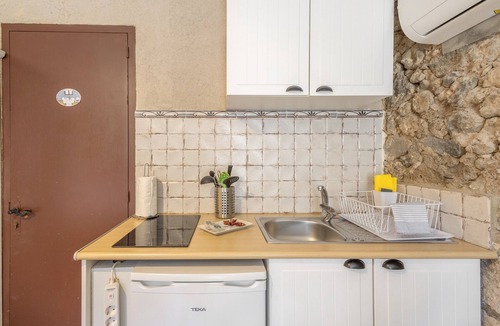 Sant Joan les Fonts House | Rural house for 2 people with air conditioning and private garden