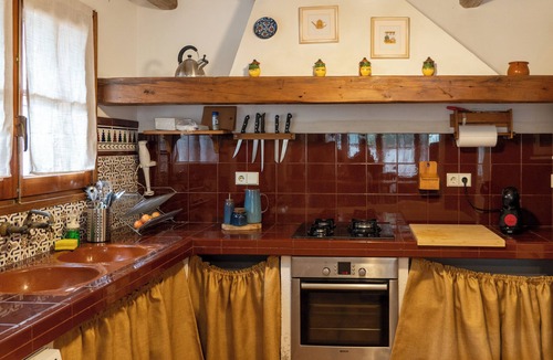 Picamoixons Ski Chalet | Rural house for 15 people in Alcover, Nature, mountain and beach very close.