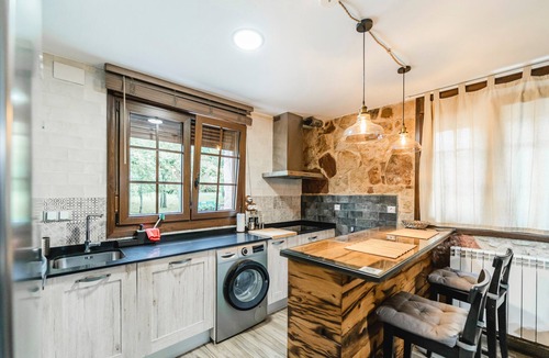 Valmala House | Rural House La Genciana with Mountain Views and Wi-Fi in Valmala